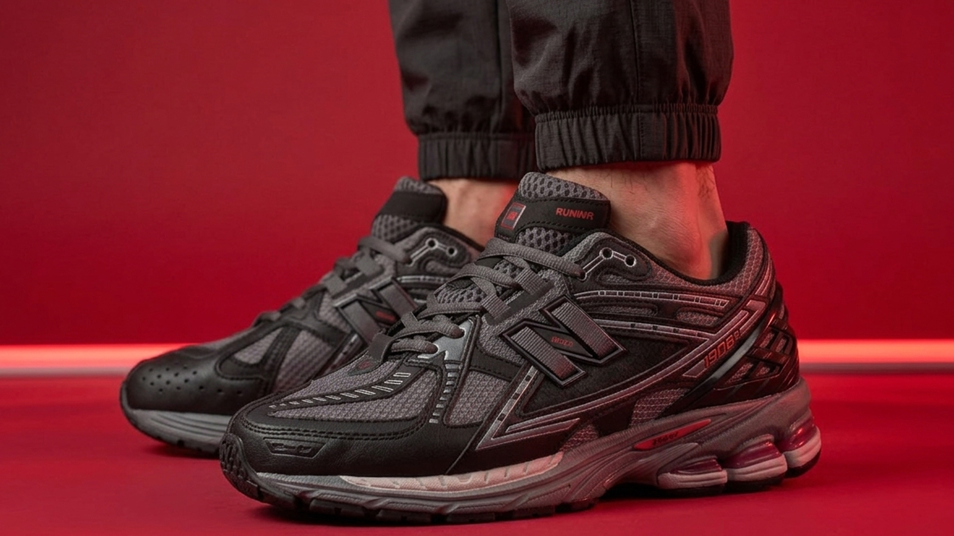 Кроссовки New Balance 1906U под современные и классические джинсы