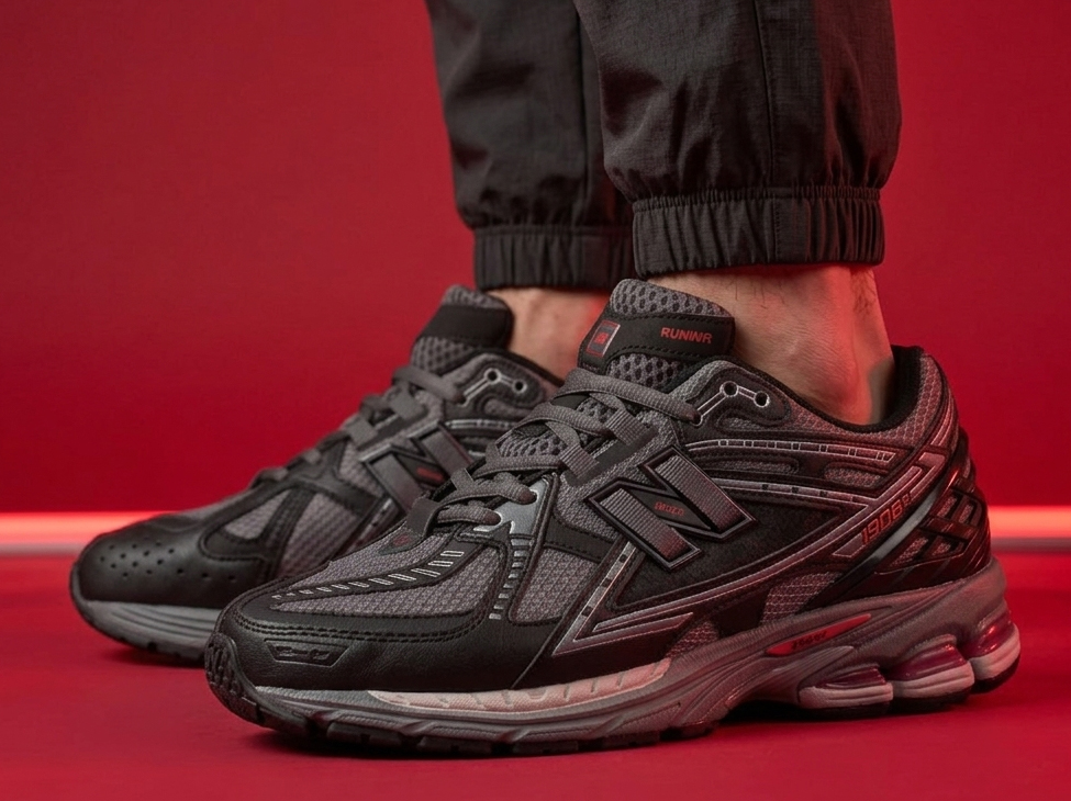 Кроссовки New Balance 1906U под современные и классические джинсы