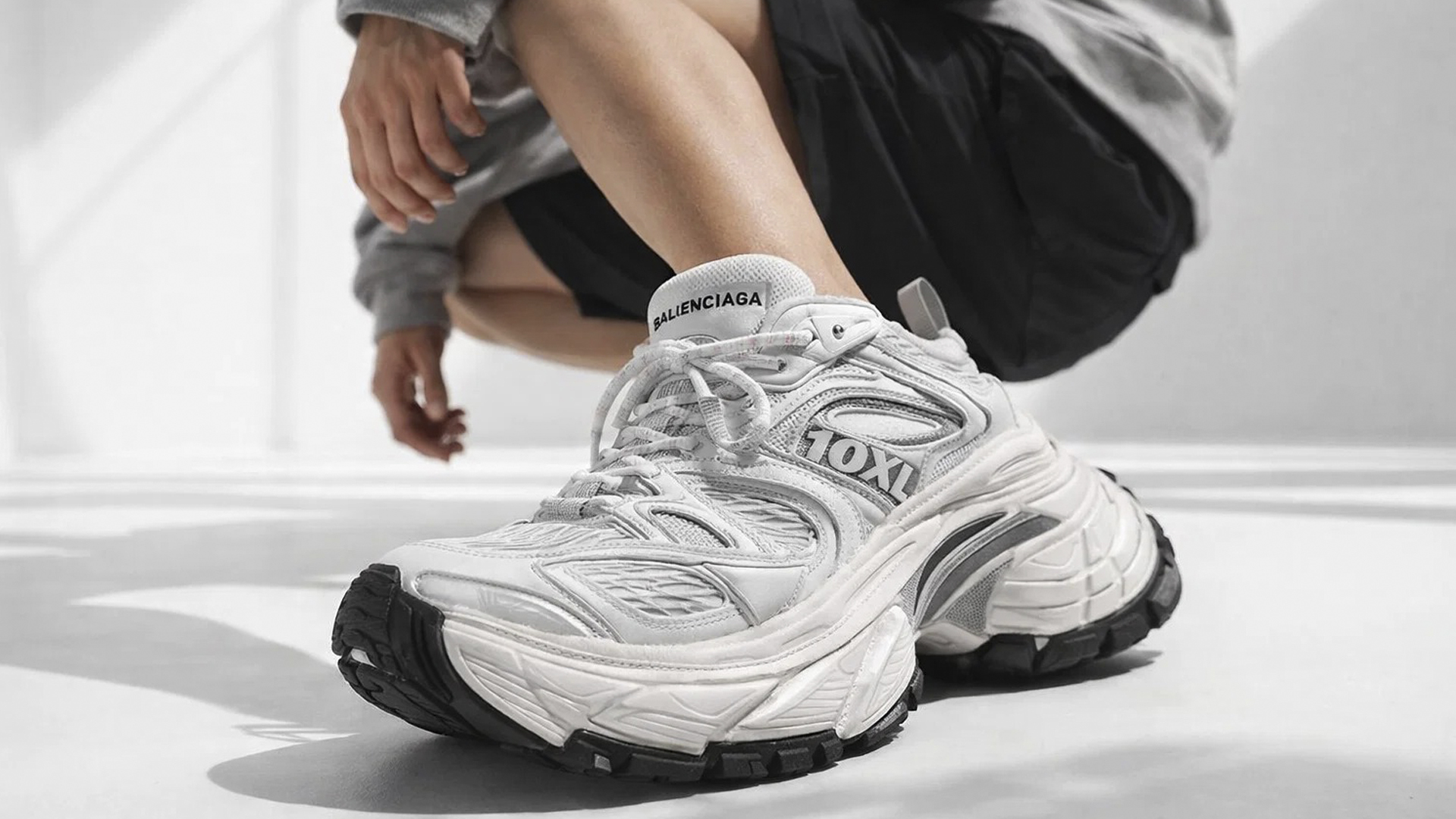 С чем надеть массивную обувь Баленсиага, чтобы не выглядеть странно