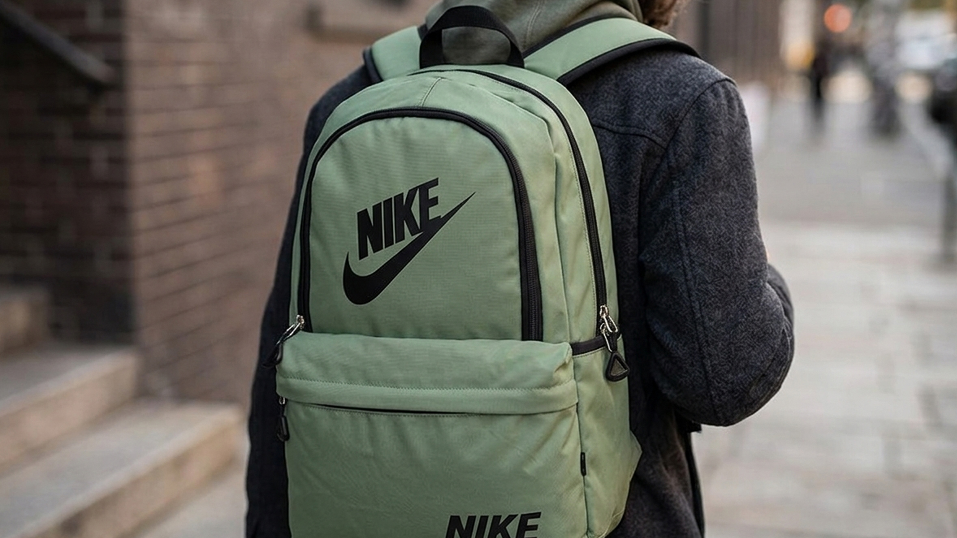 Почему рюкзаки Nike носят даже те, кто не занимается спортом
