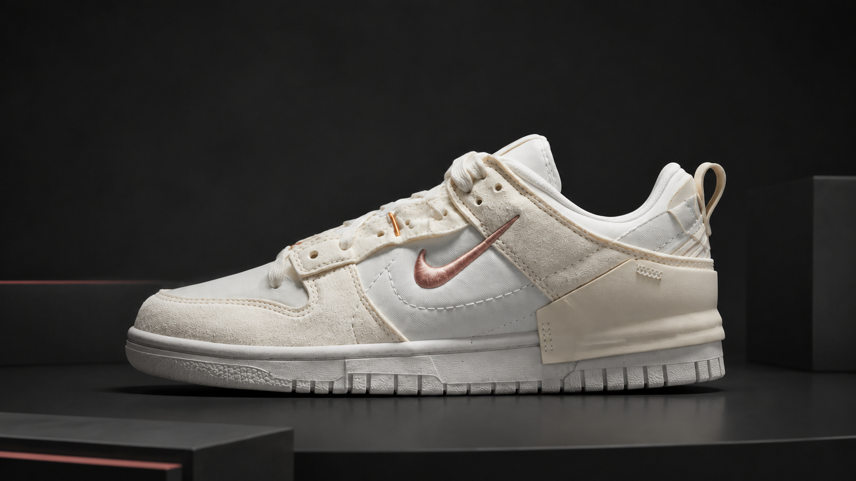 Nike Dunk Low Disrupt 2 в студийной композиции