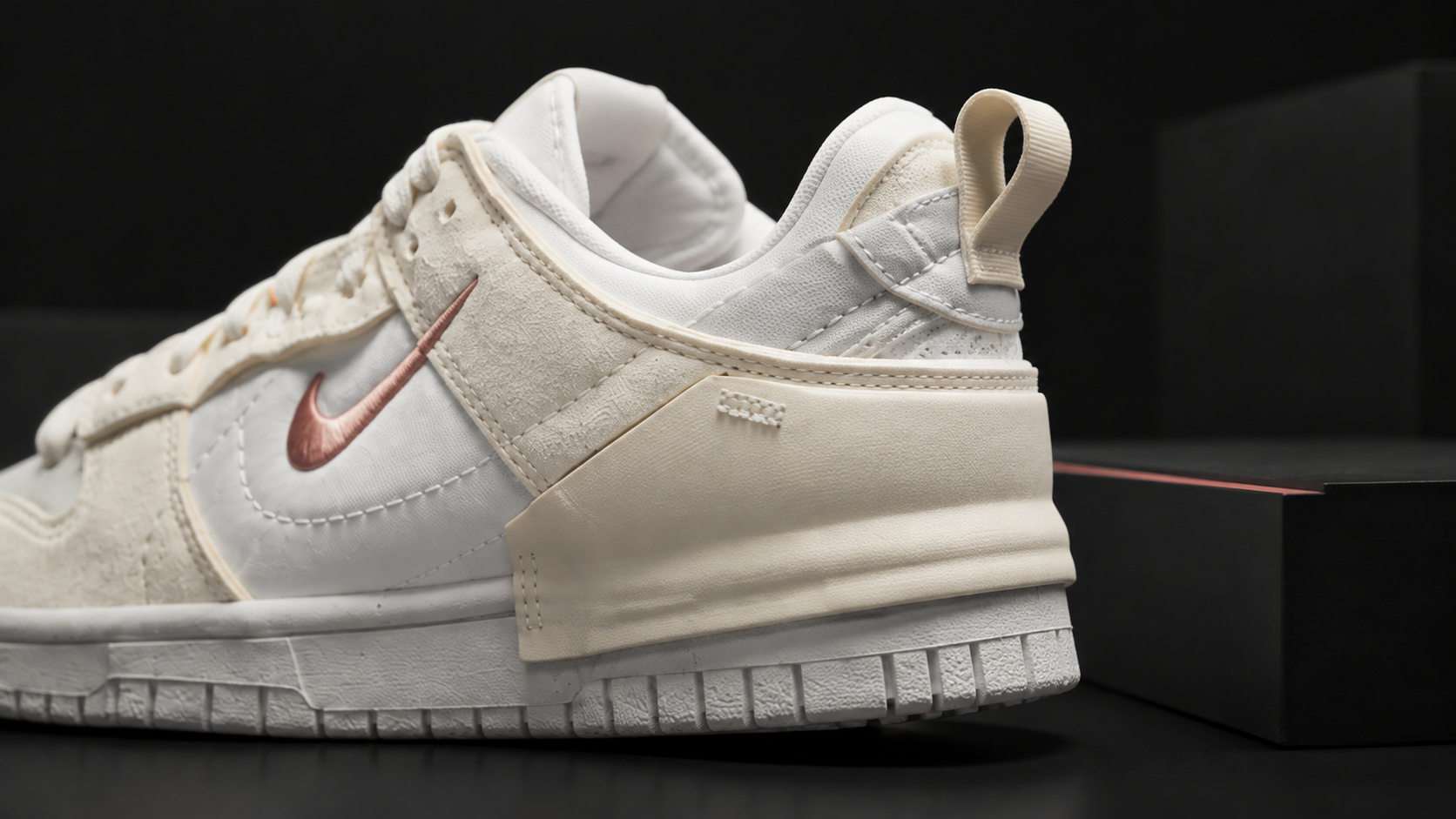 Nike Dunk Low Disrupt 2 на ногах в городском образе