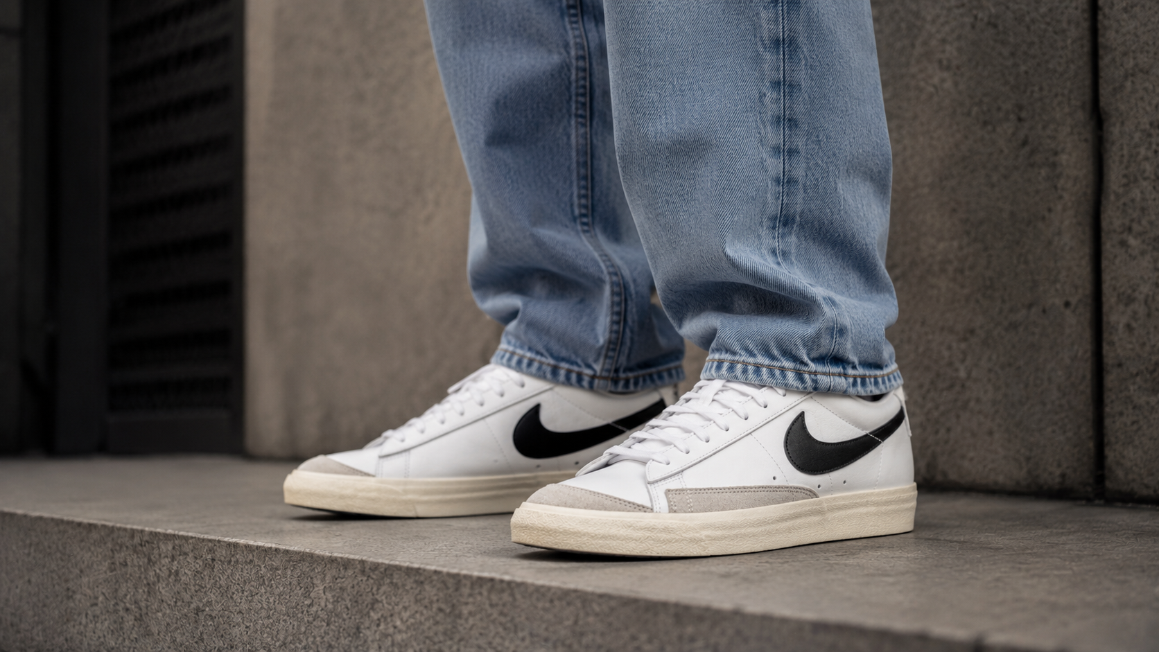 Nike Blazer Low '77 Vintage с прямыми джинсами в городском образе